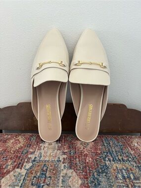 Dream Pairs Cream Slip-On Mule Loafers with Gold Bit